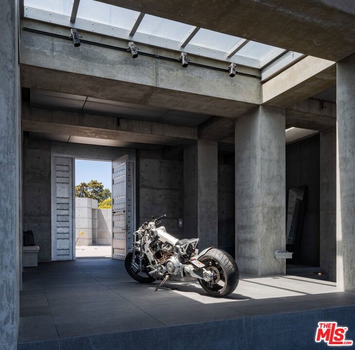 Properties 3 410 Trousdale Place