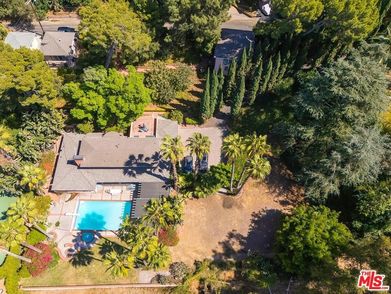 3525 N Knoll Drive