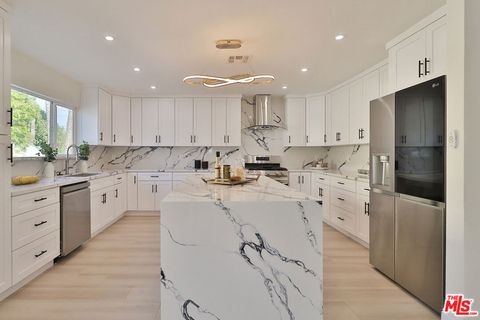 22131 Victory Boulevard Woodland Hills CA 91303