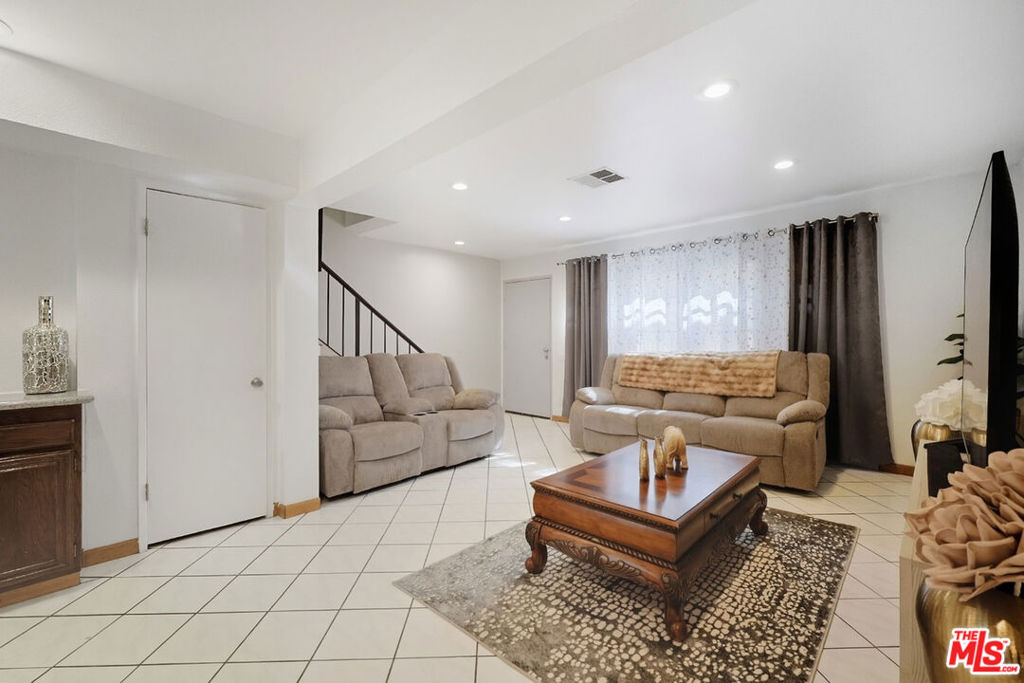 7422 Hazeltine Avenue 3