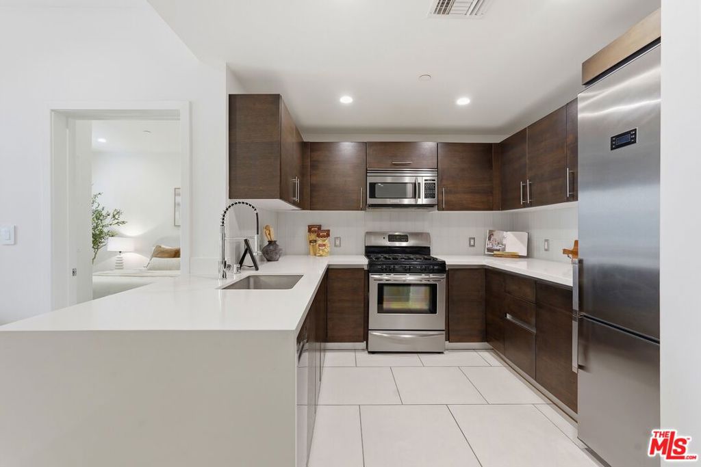 1700 Sawtelle Boulevard 219