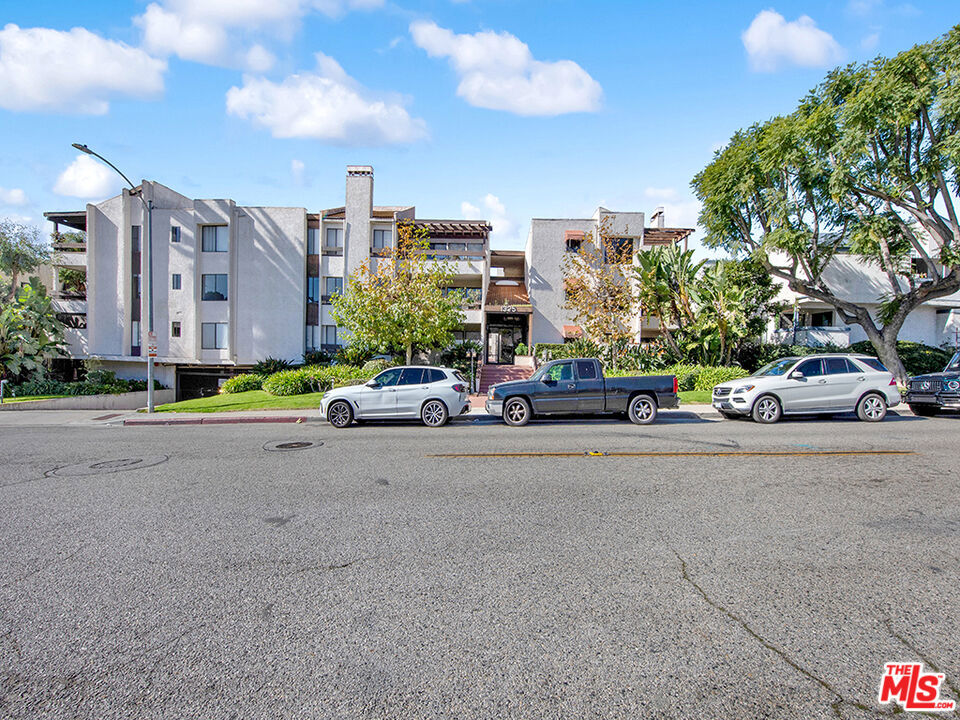 1325 Valley View Road 201