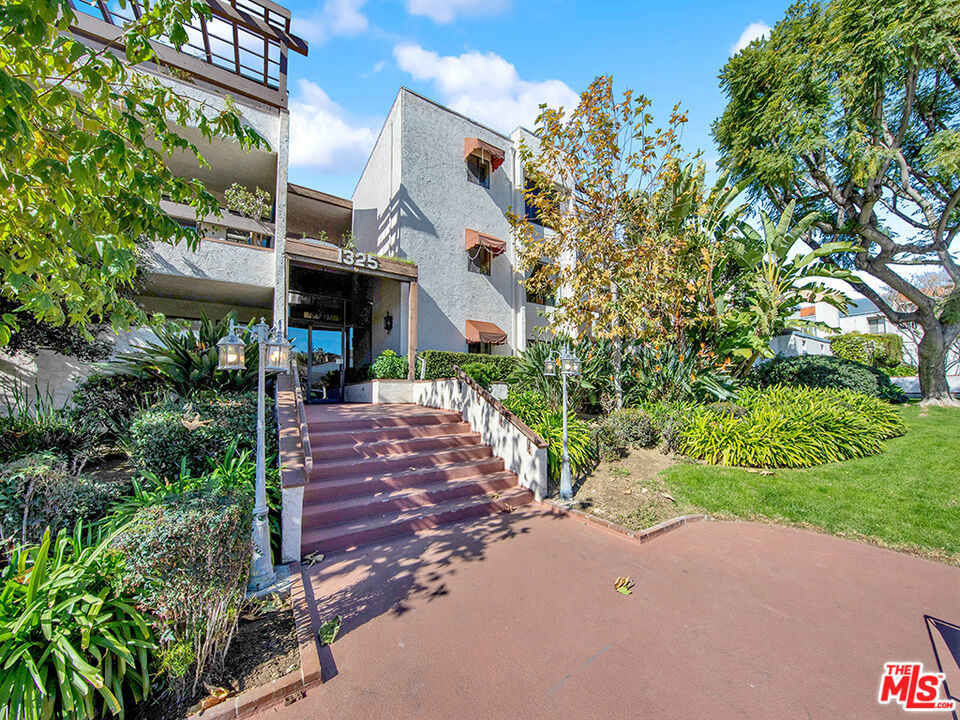 1325 Valley View Road 201