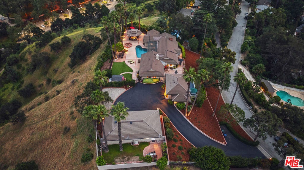 1910 Las Flores Drive