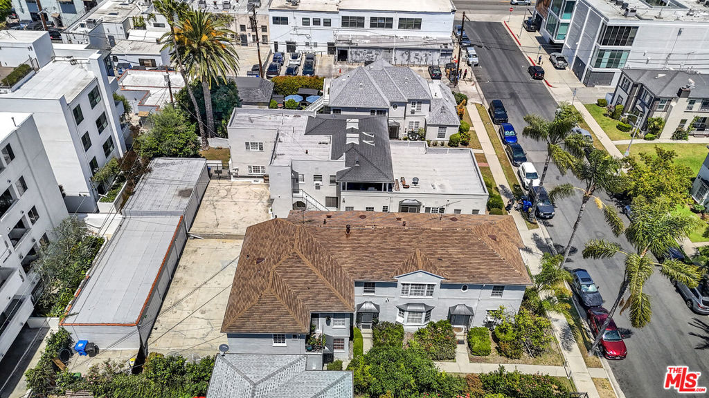 121 N Flores Street