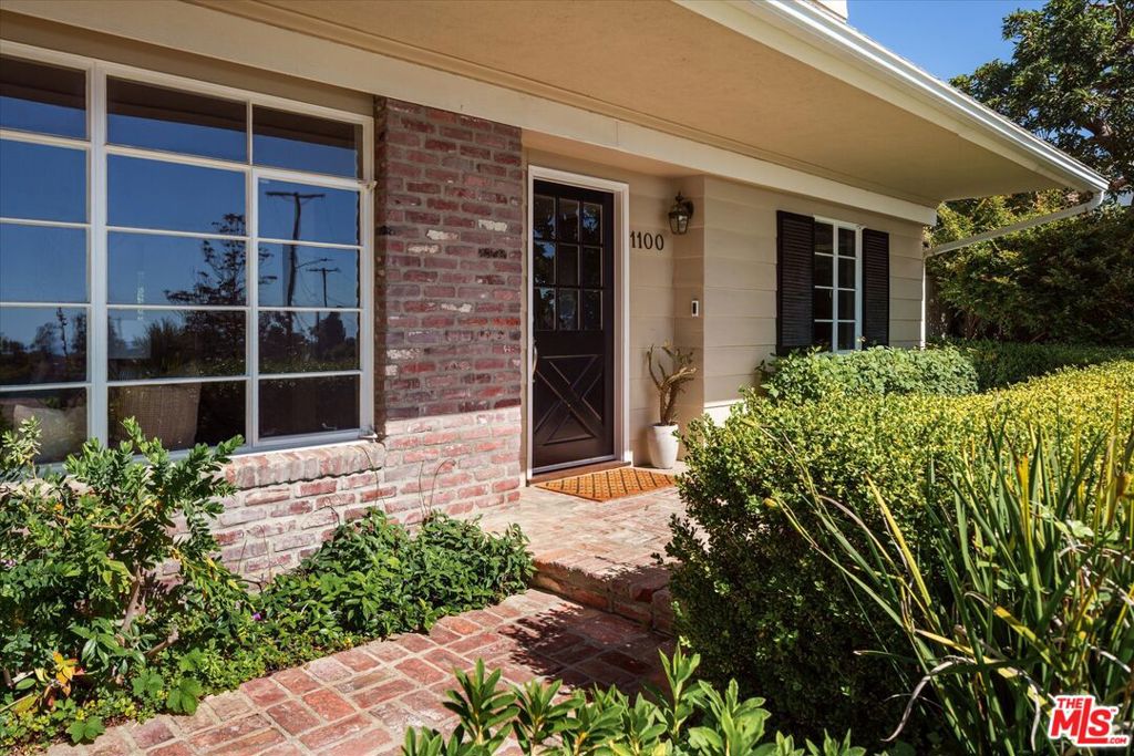 1100 Las Pulgas Place