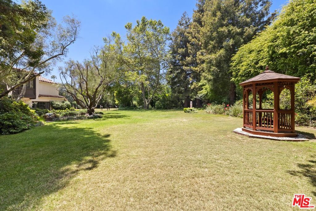 Properties 4 355 S Bristol Avenue