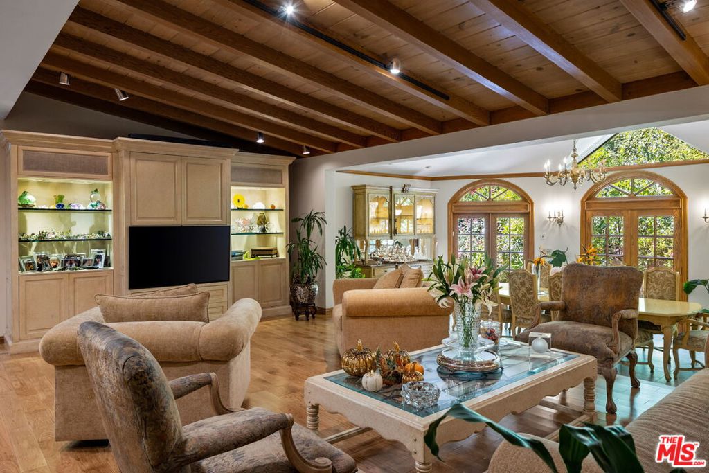 9415 Cherokee Lane