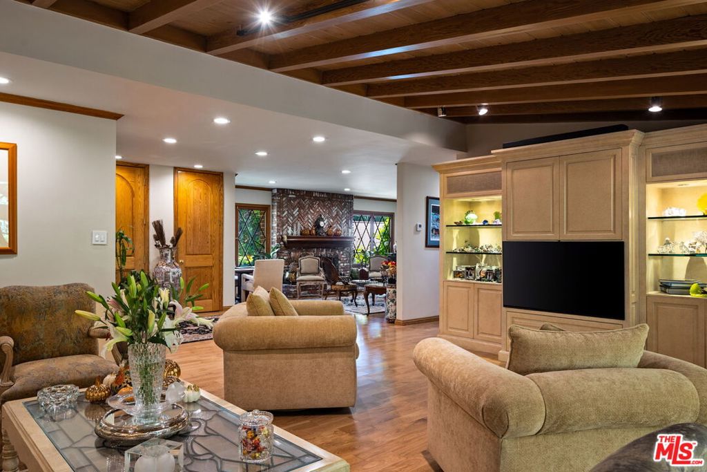9415 Cherokee Lane