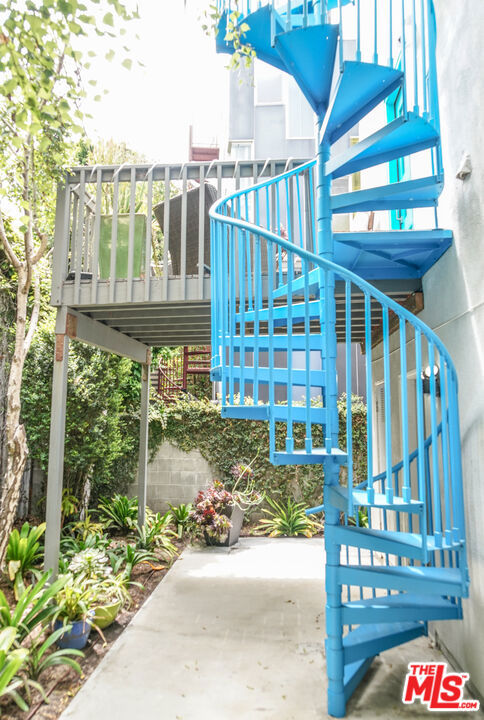 Properties 3 114 PACIFIC Avenue