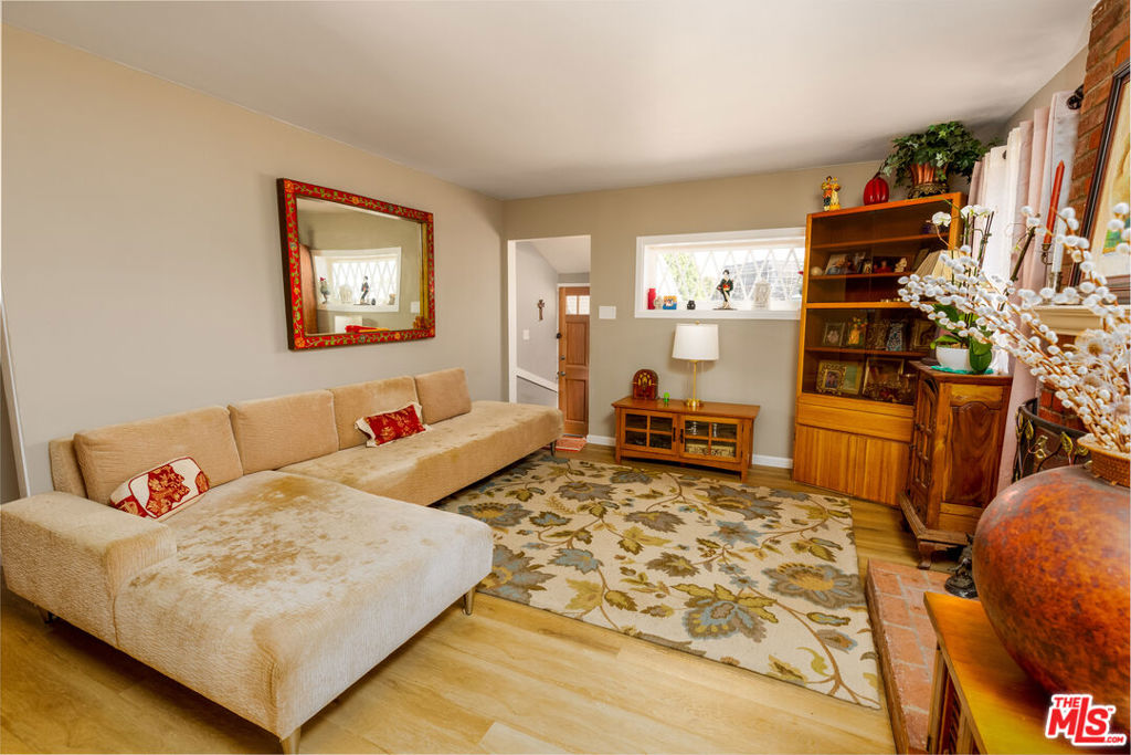 6058 W 76th Street