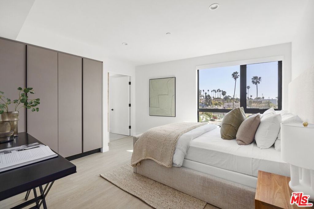 4506 Dockweiler Street 203