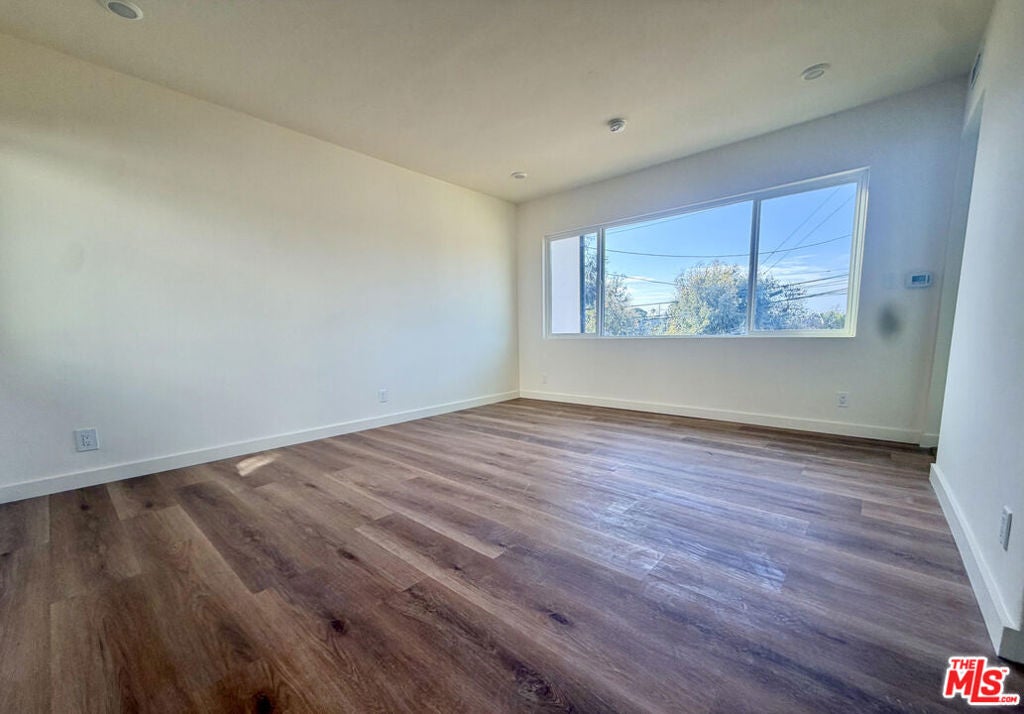 16185 W Sunset Blvd 1