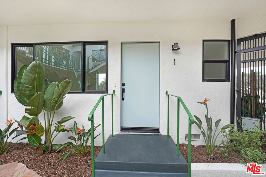 16185 W Sunset Blvd 1