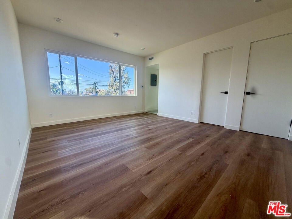 16185 W Sunset Blvd 1