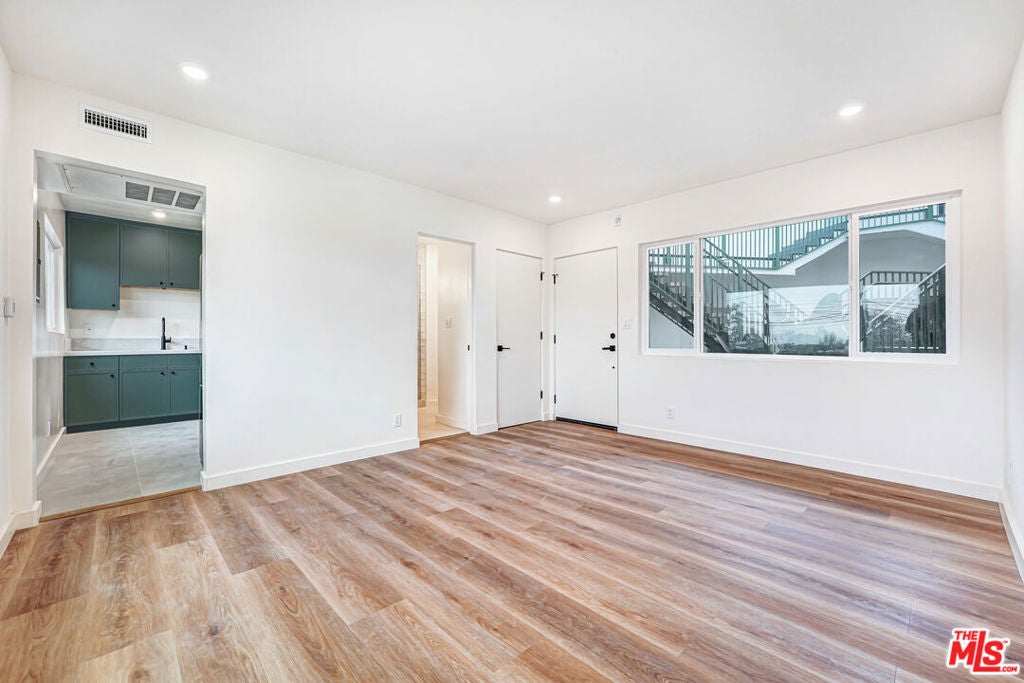 16185 W Sunset Blvd 1