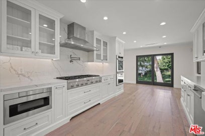 11515 Thurston Circle Los Angeles CA 90049
