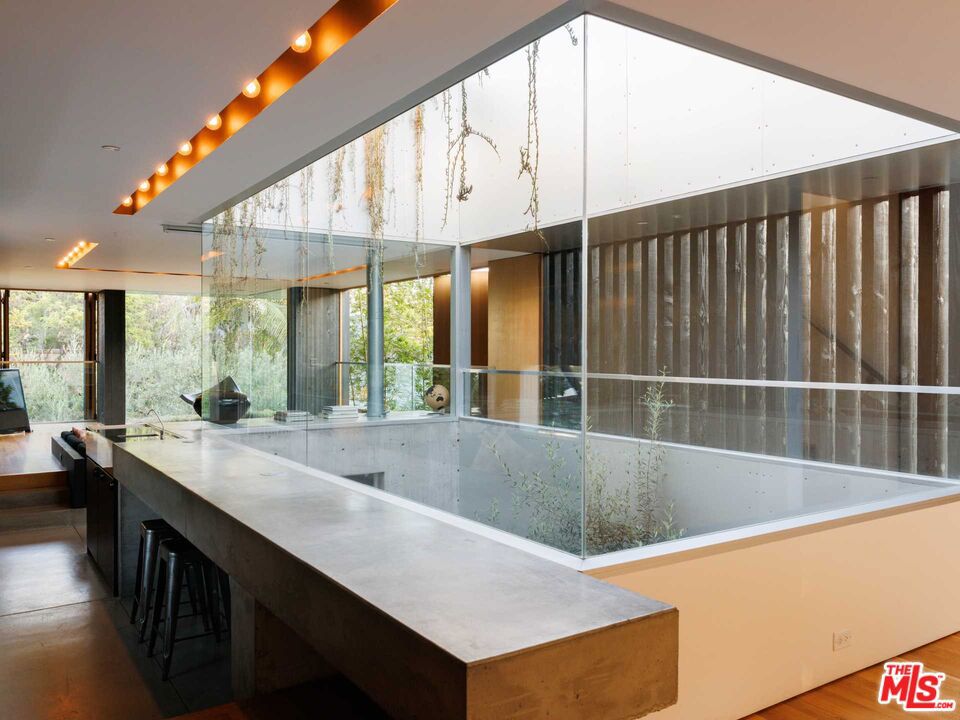 21 27th Avenue