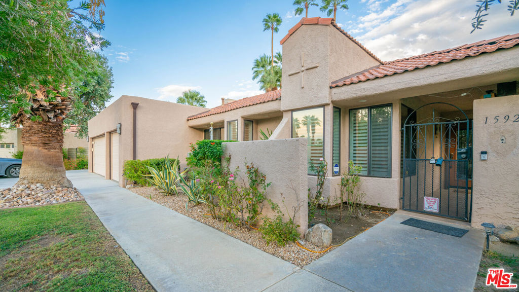1592 S Compadre Road