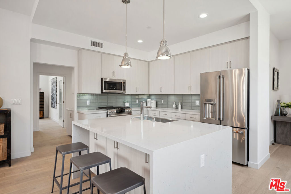 1746 Garfield Place 203