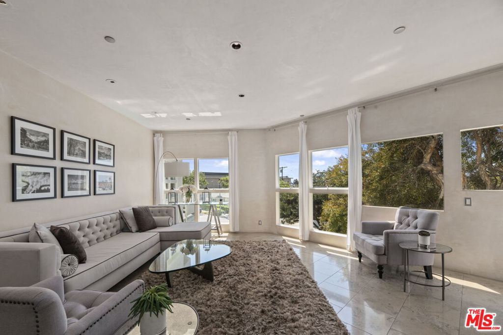 2115 3rd Street 203