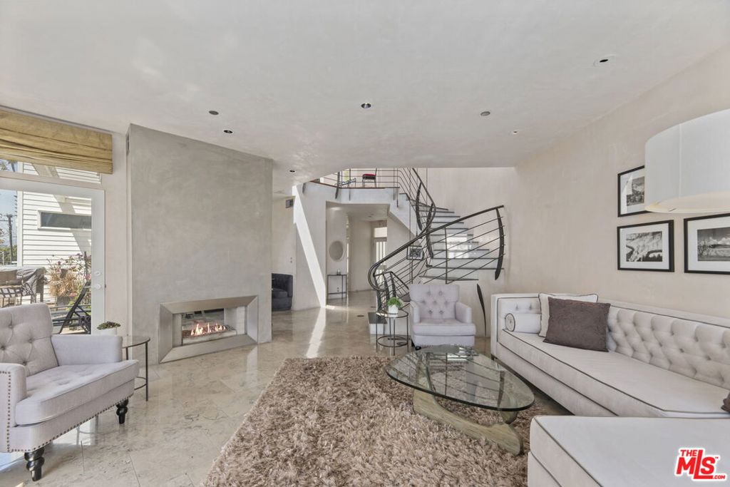 2115 3rd Street 203