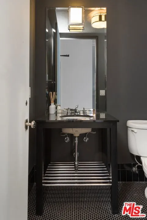 Los Angeles, California 90028, United States, 1 Bedroom Bedrooms, ,2 BathroomsBathrooms,Residential,Active,171706