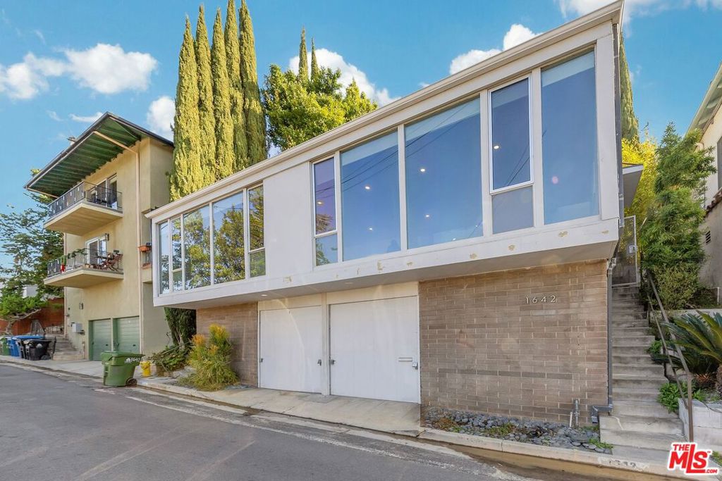 1642 Silverwood Terrace