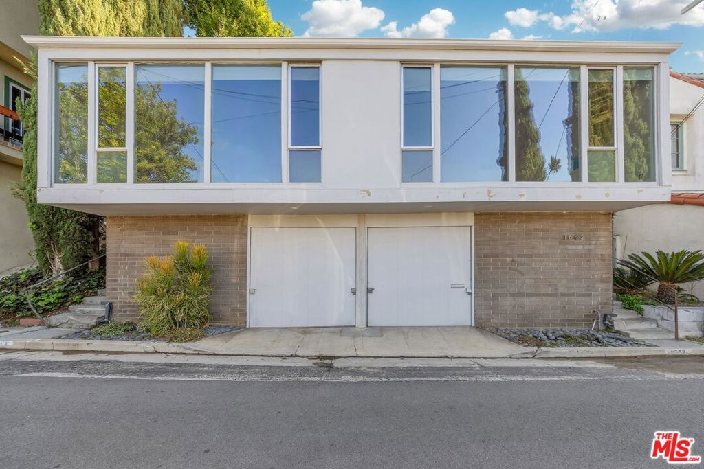 1642 Silverwood Terrace