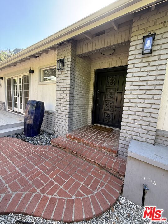 9520 Gloaming Drive