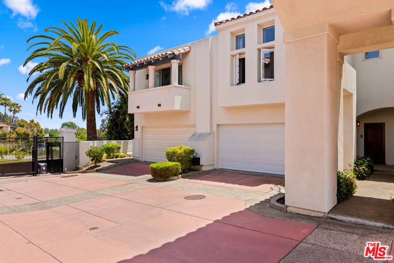 6435 Zumirez Drive 14
