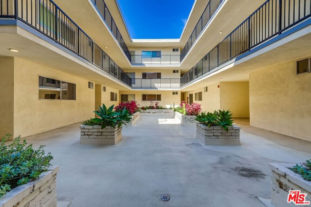 3734 S Canfield Avenue 331