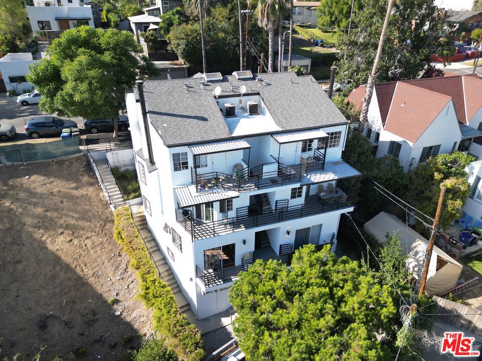 960 N Micheltorena Street