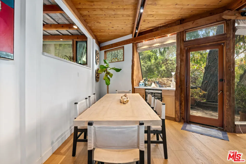 Santa Monica, California 90402, United States, 3 Bedrooms Bedrooms, ,4 BathroomsBathrooms,Residential,Active,235386