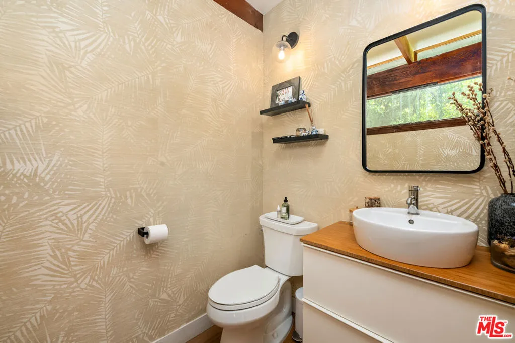 Santa Monica, California 90402, United States, 3 Bedrooms Bedrooms, ,4 BathroomsBathrooms,Residential,Active,235386