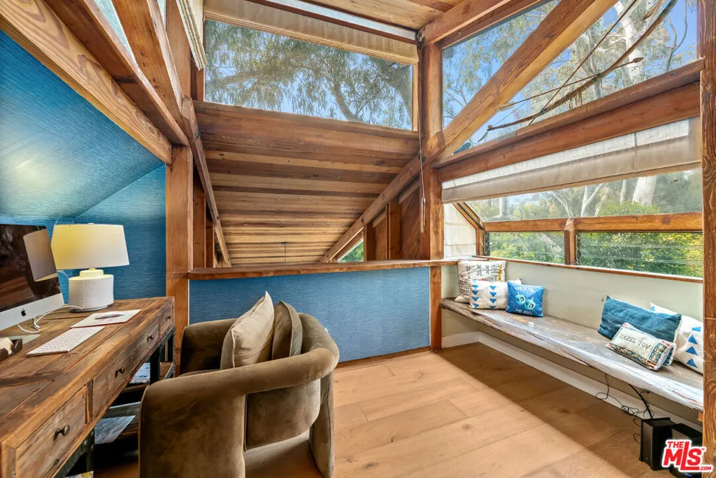 Santa Monica, California 90402, United States, 3 Bedrooms Bedrooms, ,4 BathroomsBathrooms,Residential,Active,235386