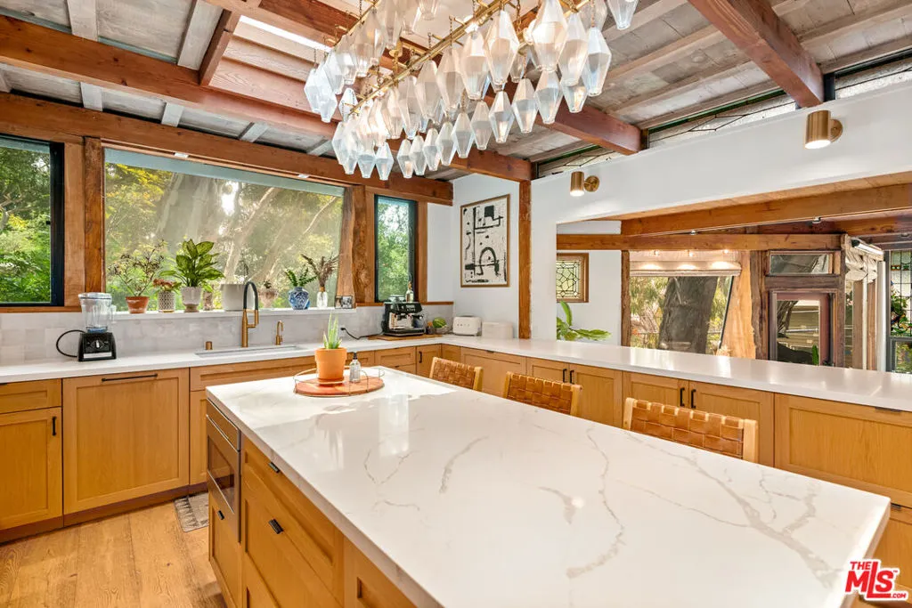 Santa Monica, California 90402, United States, 3 Bedrooms Bedrooms, ,4 BathroomsBathrooms,Residential,Active,235386