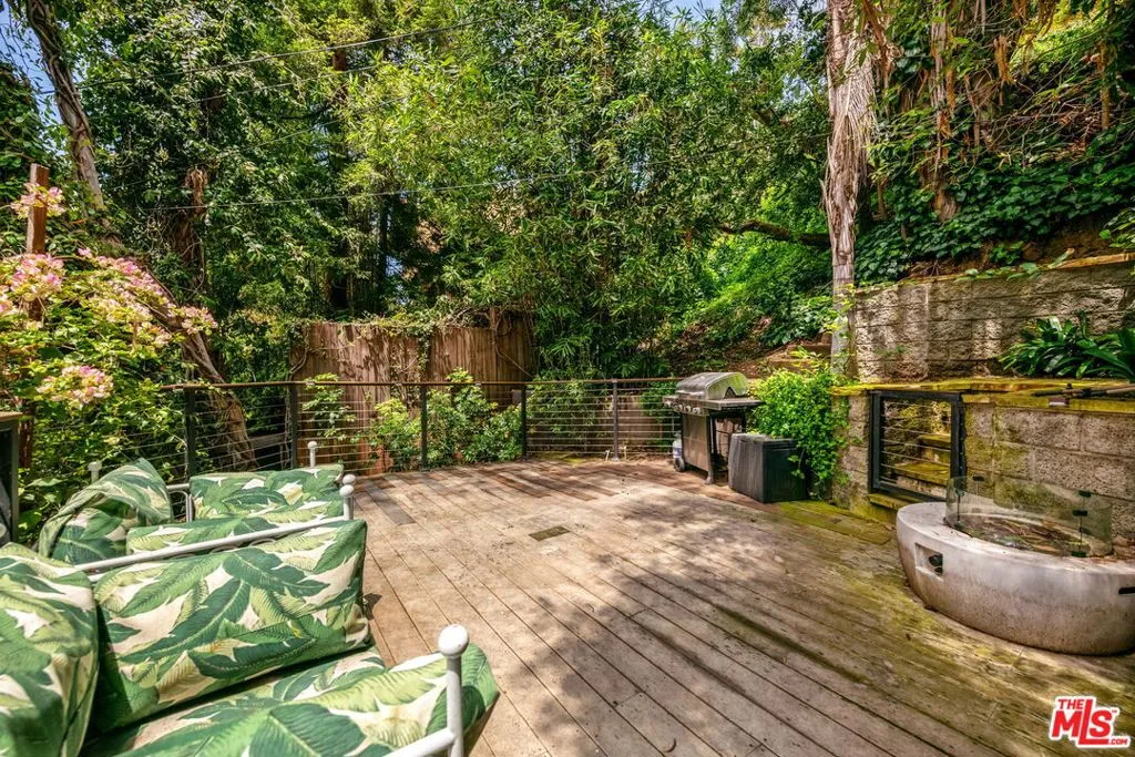 Santa Monica, California 90402, United States, 3 Bedrooms Bedrooms, ,4 BathroomsBathrooms,Residential,Active,235386