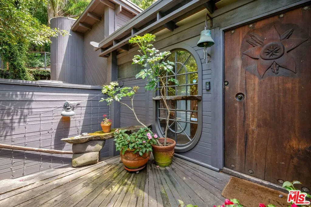 Santa Monica, California 90402, United States, 3 Bedrooms Bedrooms, ,4 BathroomsBathrooms,Residential,Active,235386