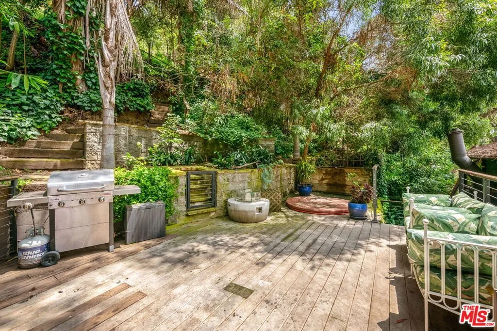 Santa Monica, California 90402, United States, 3 Bedrooms Bedrooms, ,4 BathroomsBathrooms,Residential,Active,235386