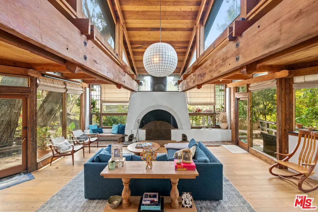 Santa Monica, California 90402, United States, 3 Bedrooms Bedrooms, ,4 BathroomsBathrooms,Residential,Active,235386