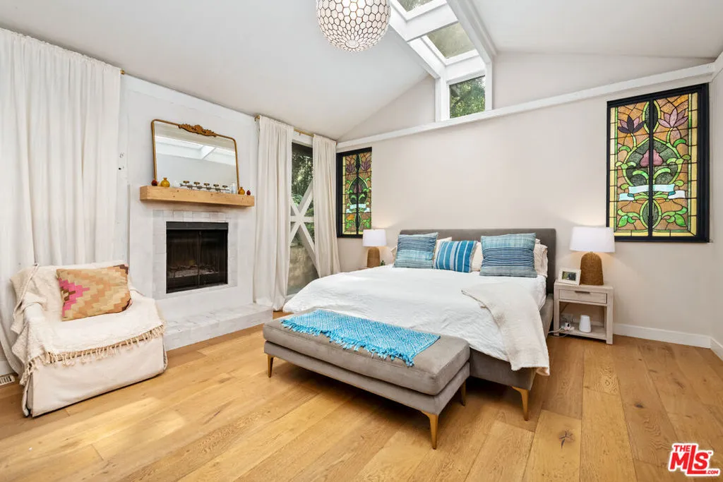 Santa Monica, California 90402, United States, 3 Bedrooms Bedrooms, ,4 BathroomsBathrooms,Residential,Active,235386