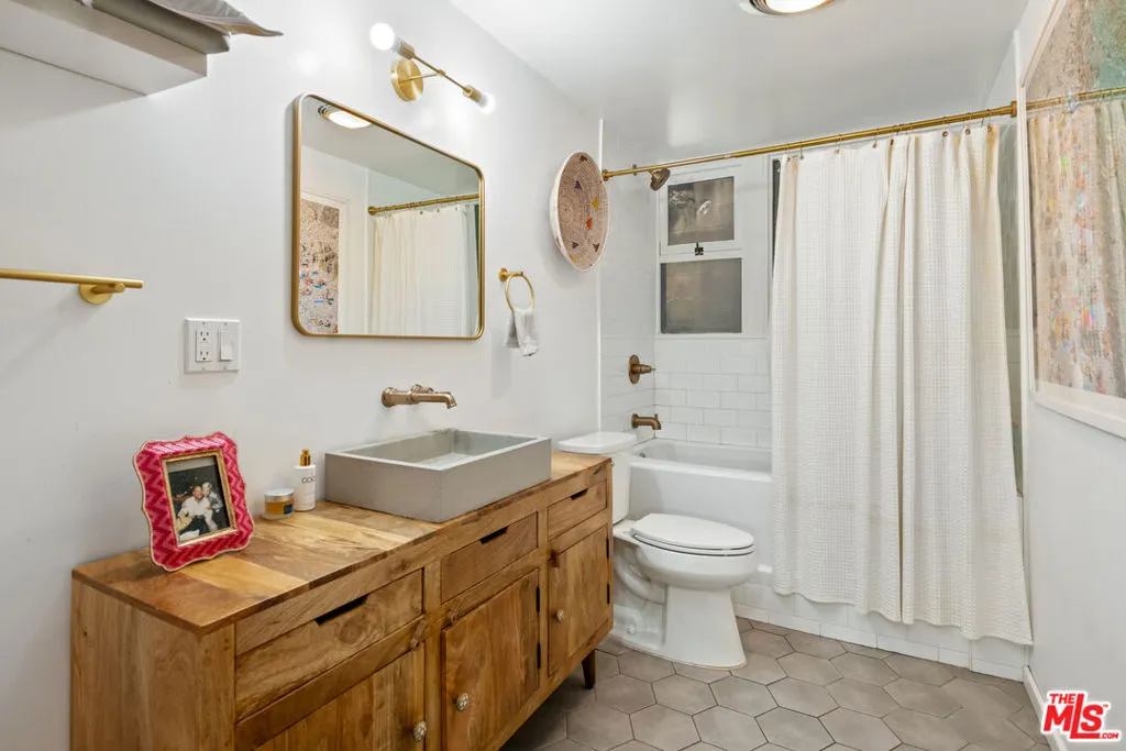 Santa Monica, California 90402, United States, 3 Bedrooms Bedrooms, ,4 BathroomsBathrooms,Residential,Active,235386