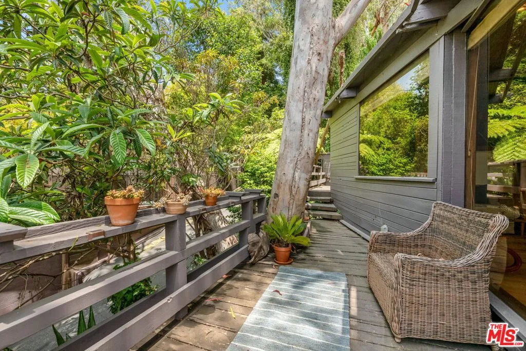 Santa Monica, California 90402, United States, 3 Bedrooms Bedrooms, ,4 BathroomsBathrooms,Residential,Active,235386