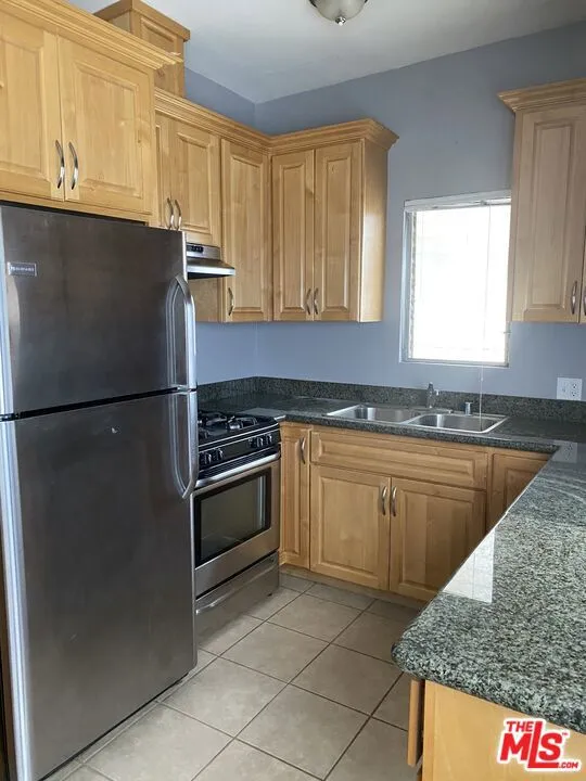 Los Angeles, California 90025, United States, 1 Bedroom Bedrooms, ,1 BathroomBathrooms,Residential,Active,226449