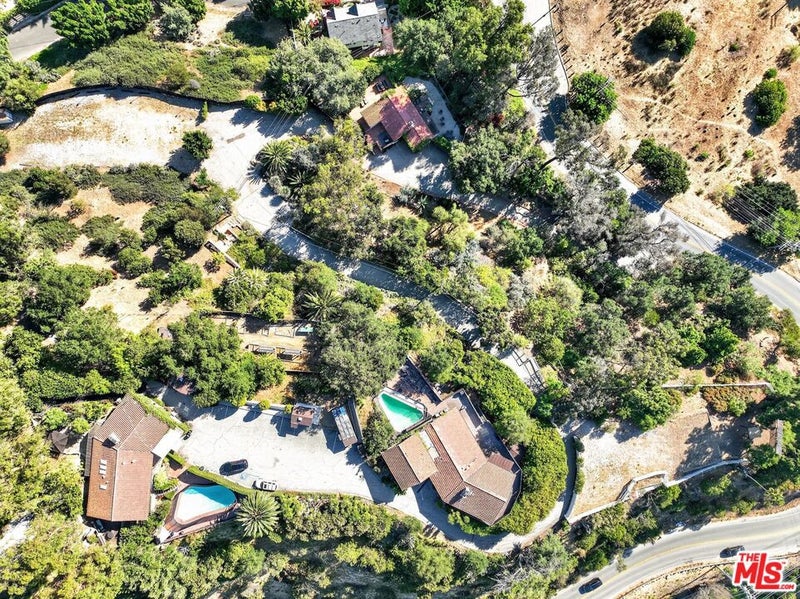 8207 Mulholland Drive