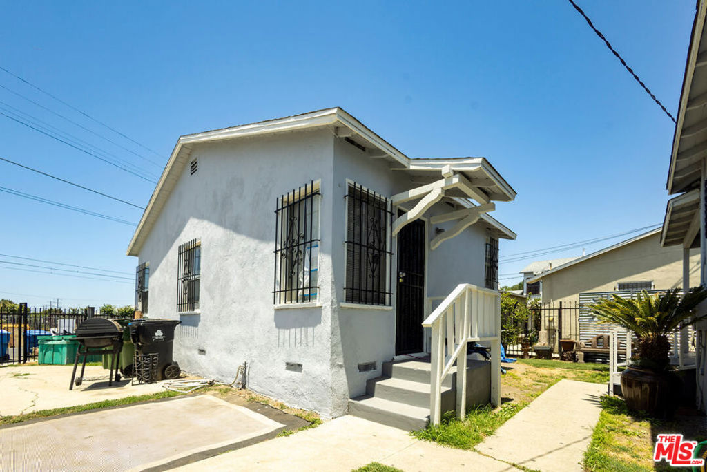 11012 Willowbrook Avenue