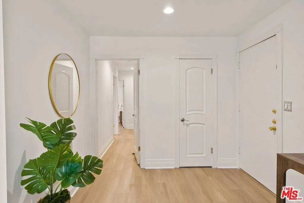 Los Angeles, California 90025, United States, 2 Bedrooms Bedrooms, ,2 BathroomsBathrooms,Residential,Active,163042