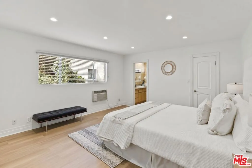 Los Angeles, California 90025, United States, 2 Bedrooms Bedrooms, ,2 BathroomsBathrooms,Residential,Active,163042