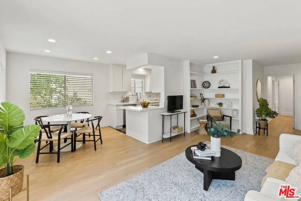 Los Angeles, California 90025, United States, 2 Bedrooms Bedrooms, ,2 BathroomsBathrooms,Residential,Active,163042